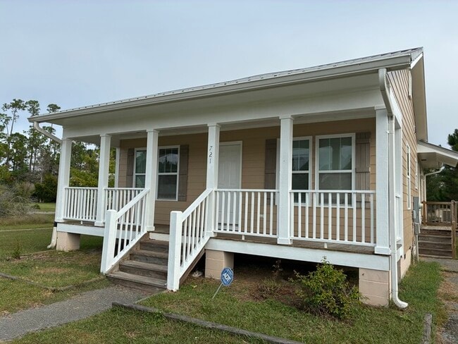 Primary Photo - Beautiful 2/1 house