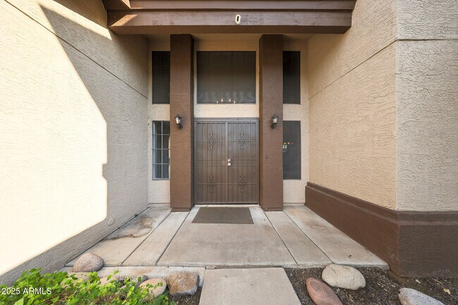 Building Photo - 6101 W Grandview Rd