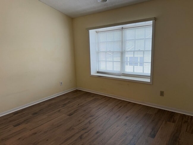 Building Photo - 830 44th Ave N