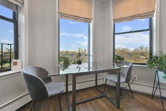 Building Photo - 482 Beacon St