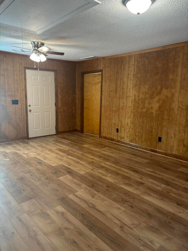 Building Photo - 855 Whatley St