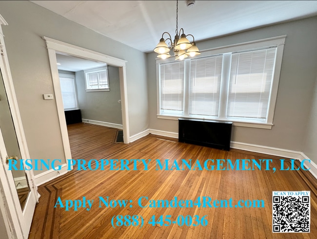 Building Photo - Newly Renovated large 3 bedroom 1 and a ha...