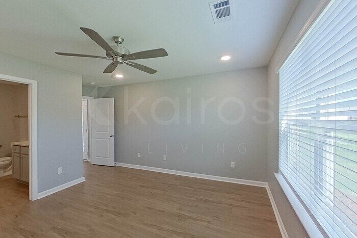 Building Photo - 133 Denise Dr