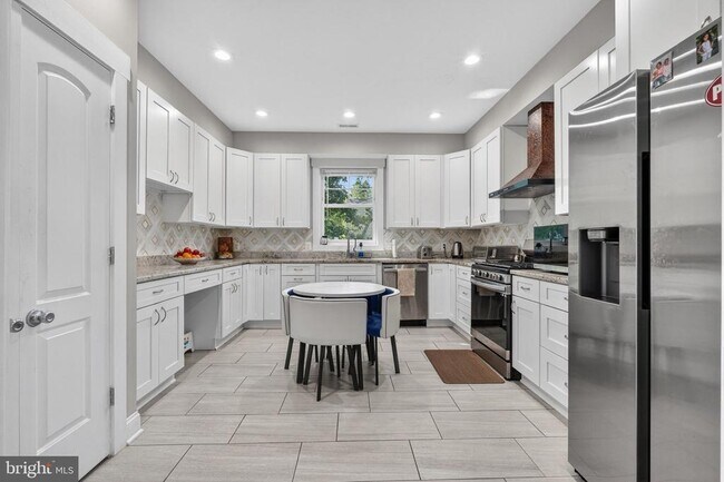 Building Photo - 3925 Ashwood Pl
