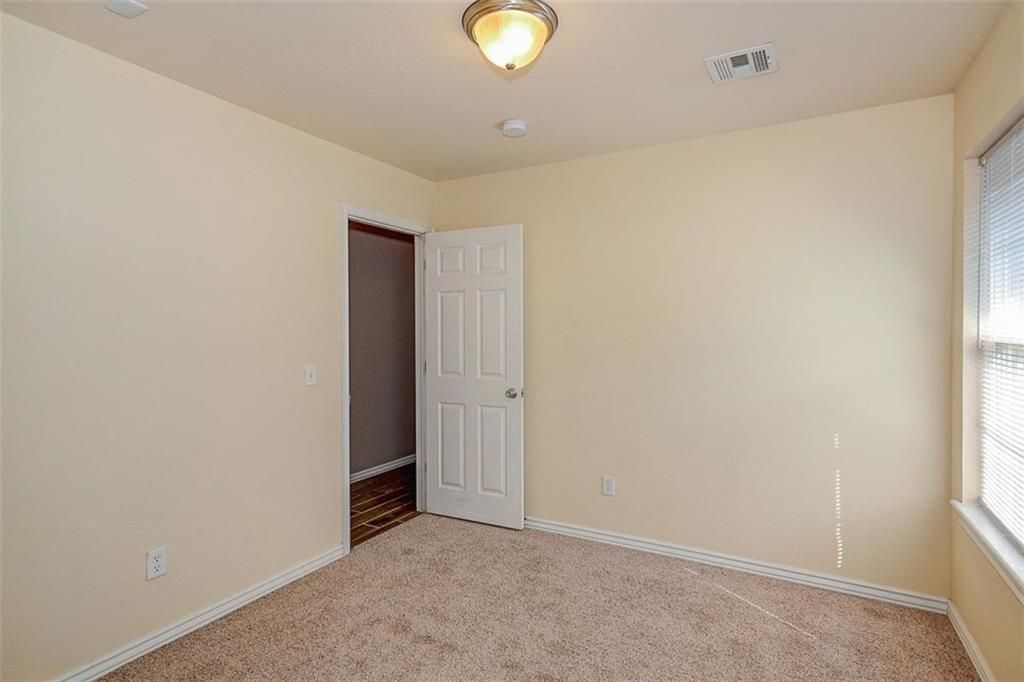 Building Photo - 913 Eagle Cliff Dr