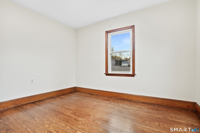 Building Photo - 56 Beaver Brook Rd