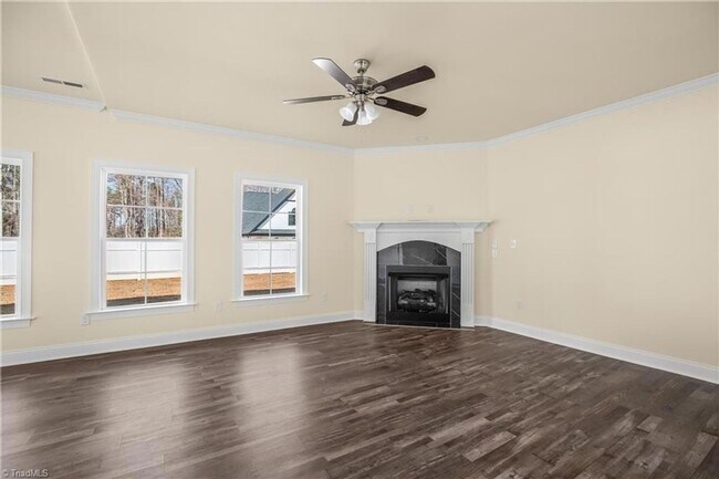 Building Photo - Luxurious Living In Sought After Sherwood ...