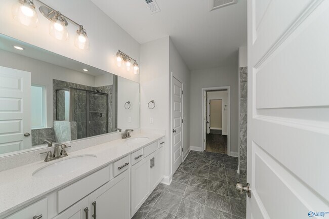 Building Photo - 408 Summit Lakes Dr
