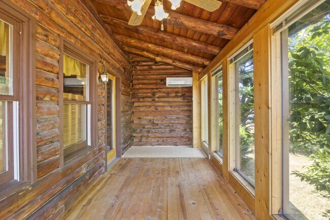 Building Photo - 118 Agape Wy