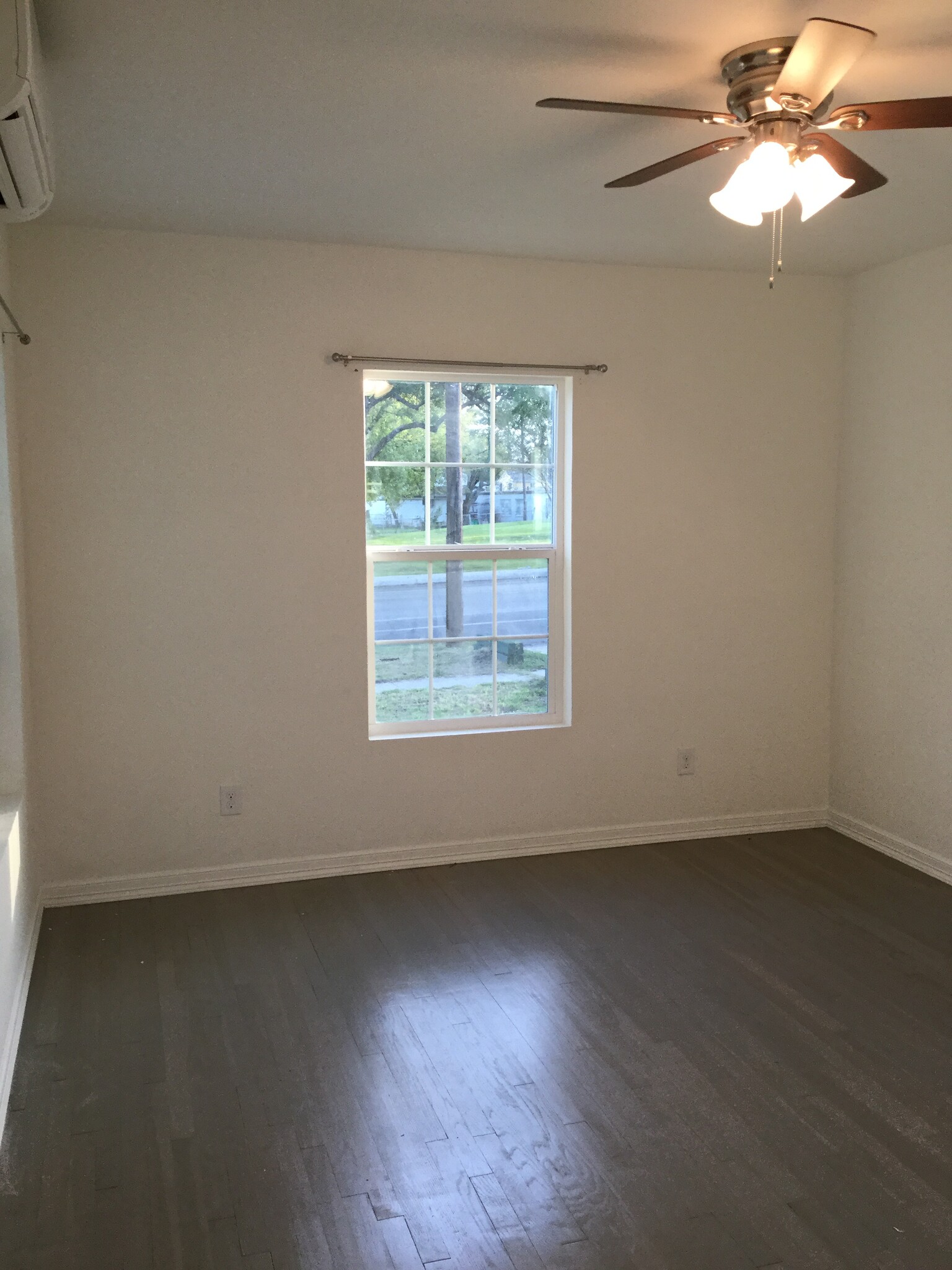 Bedroom - 2625 Cincinnati Ave