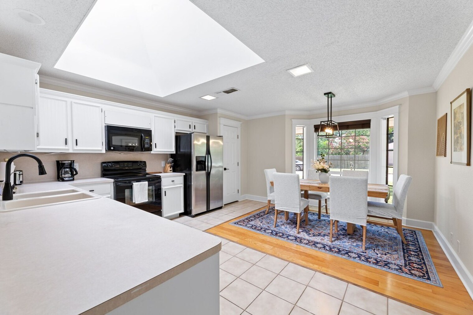 Building Photo - 908 Green Meadow Dr