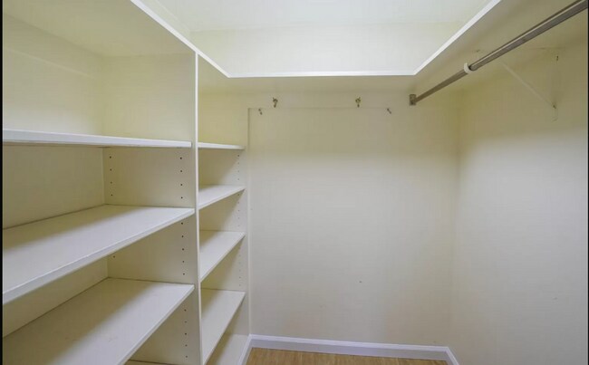 Building Photo - 207 5th Ave SW