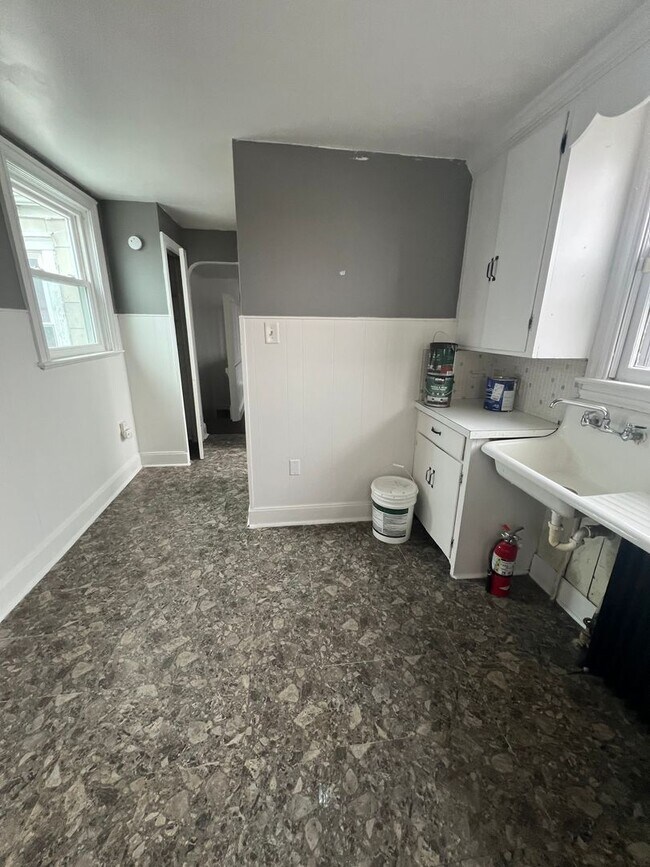 Building Photo - 156 S Richland Ave