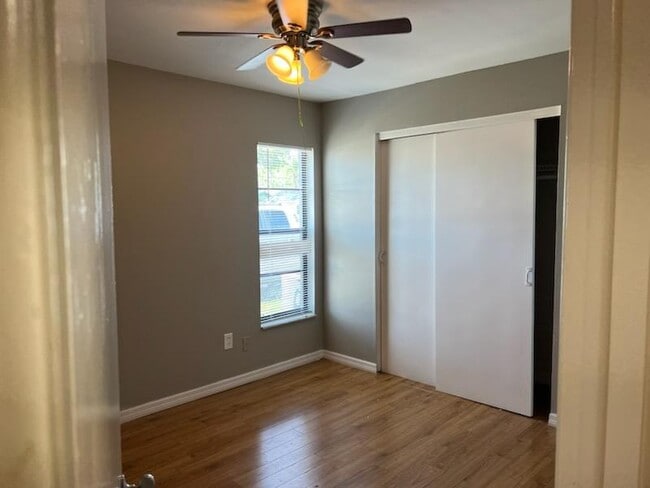 Building Photo - 1129 Fuchsia Dr