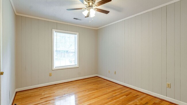 Building Photo - 3 Bedroom 1.5 Bath House in Hobcaw Point - Mount Pleasant