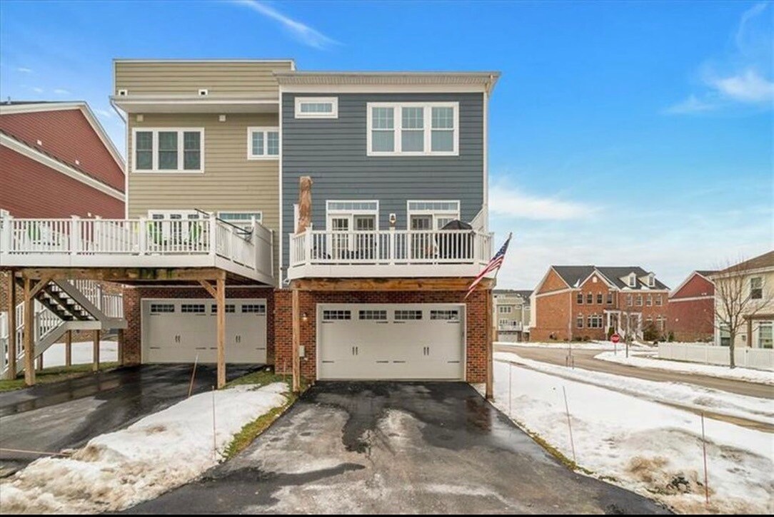 Building Photo - 323 Osona Ln