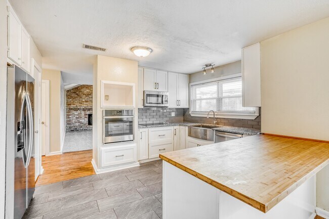 Building Photo - 17828 Cluster Ct