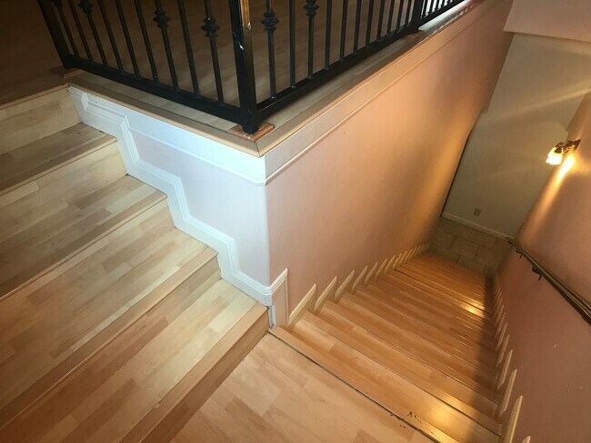 Building Photo - 4Bed/3.5Bath WITH A POOL Now available in Mcallen TX