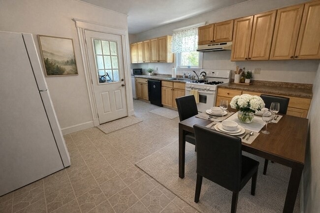 Building Photo - 72 S Crescent Circuit