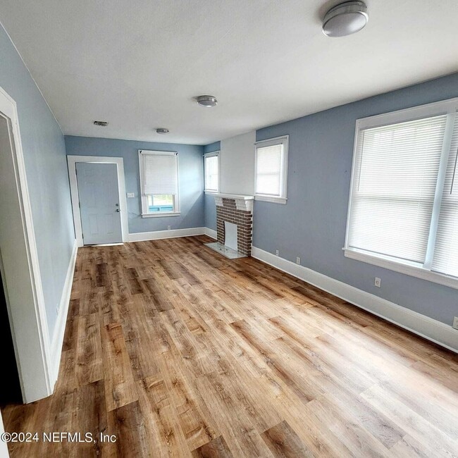 Building Photo - 1735 Brackland St