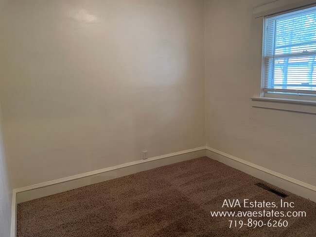Building Photo - 1302 Jackson St