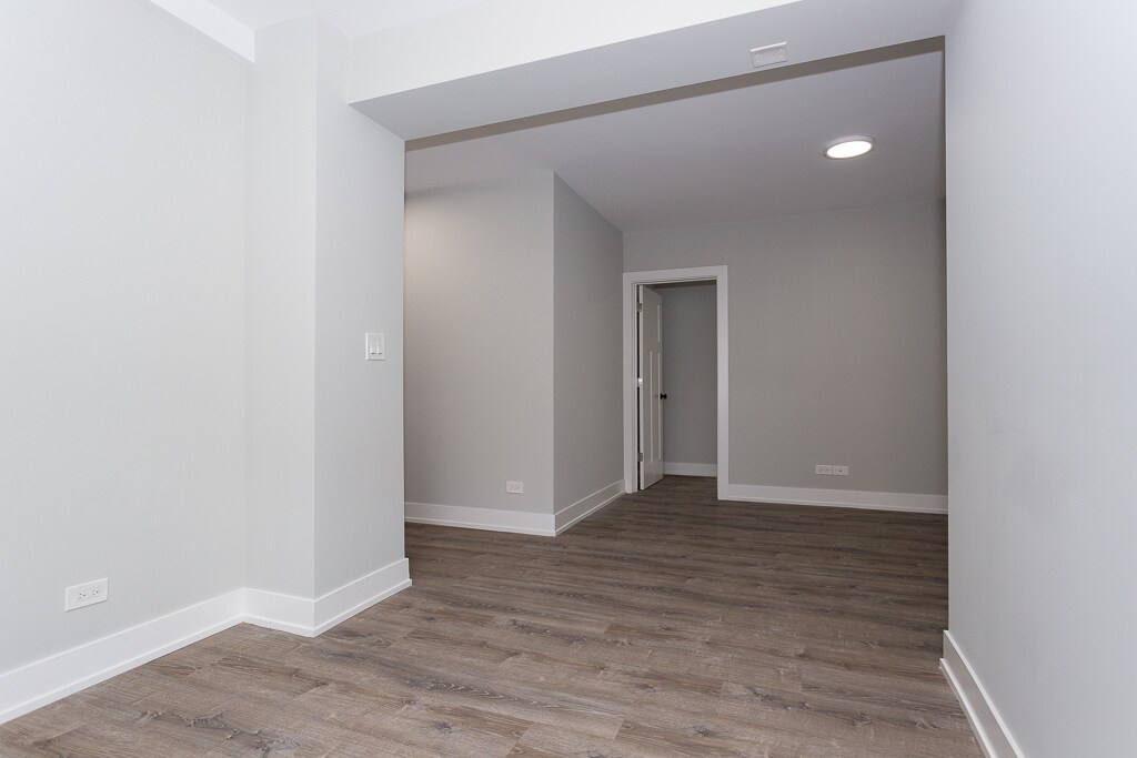 Building Photo - 508 W Belmont