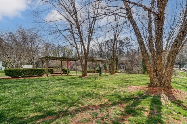 Building Photo - Charming Townhome in Sought-After Williams...