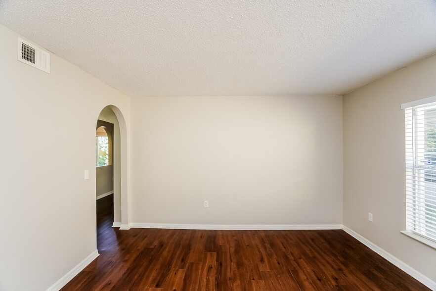 Building Photo - 1707 Alhambra Crest Dr