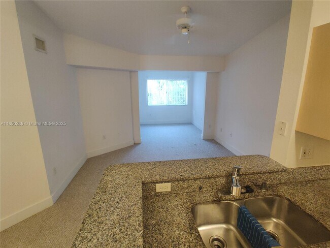 Building Photo - 2516 Centergate Dr