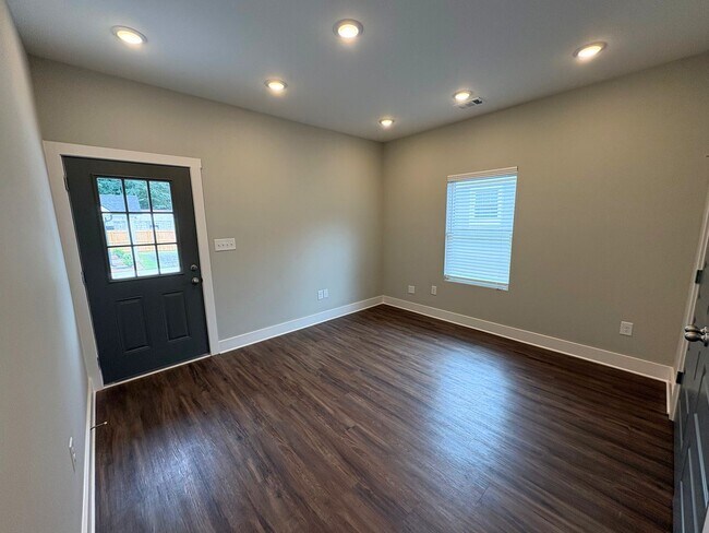 Building Photo - 184 Johnson Dr Ext