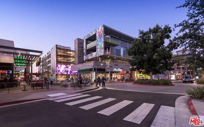 Building Photo - 13045 Pacific Promenade