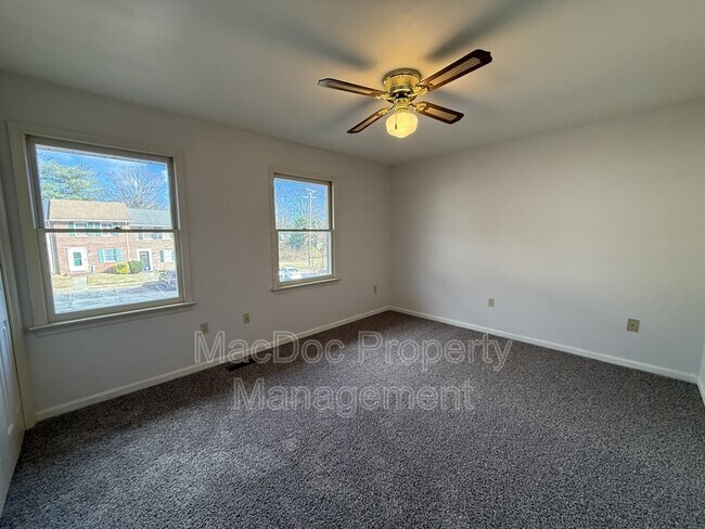 Building Photo - 169 Farrell Ln