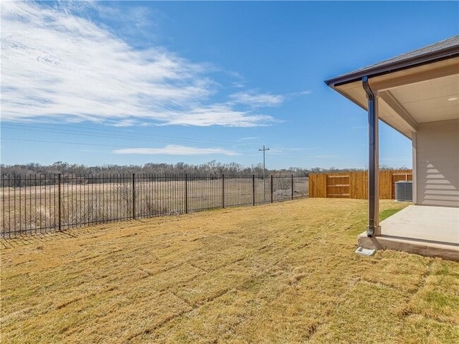 Building Photo - 401 Rainmaker Ln