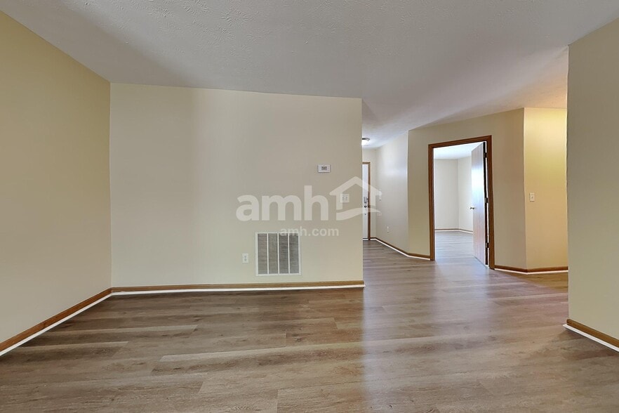Building Photo - 1344 Crescent Ct