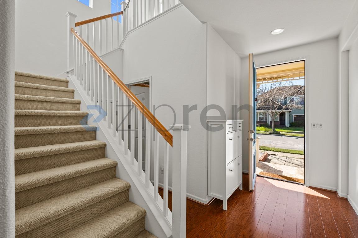 Building Photo - 581 Kirkland Ave