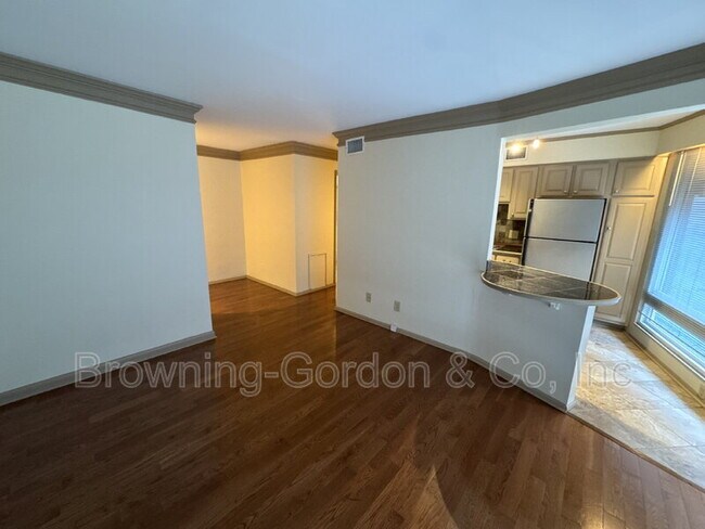 Building Photo - 201 Acklen Park Dr