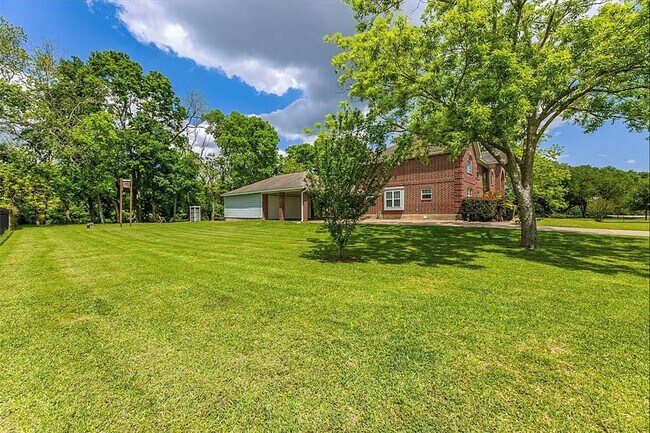 Building Photo - 5434 Chinaberry Grove