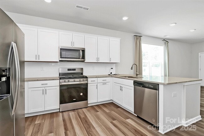 Building Photo - 720 Herlong Ave