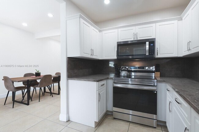 Building Photo - 250 NE 170th St