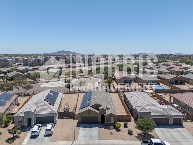 Building Photo - Low Maintenance Home Centrally Located
