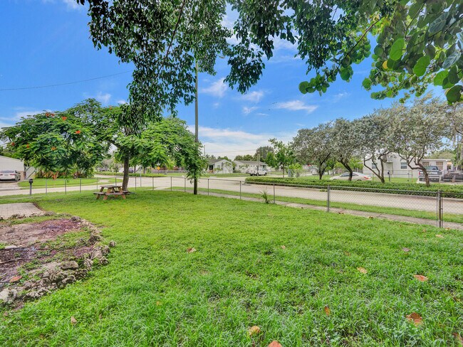 Building Photo - 601 NE 59th Ct