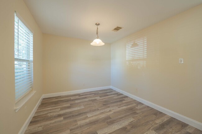 Building Photo - 529 W Metcalfe St