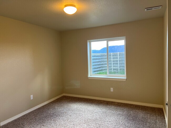 Building Photo - 878 Gold Canyon Rd