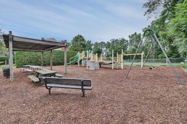 Building Photo - 48 Homestead Village Dr