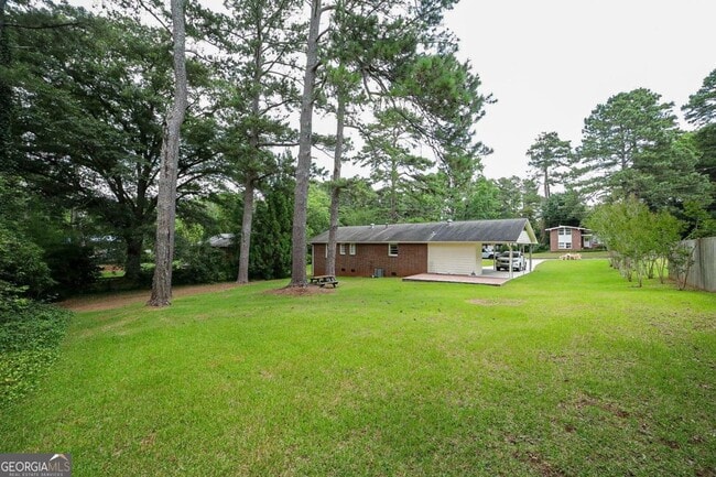 Building Photo - 120 Soule St