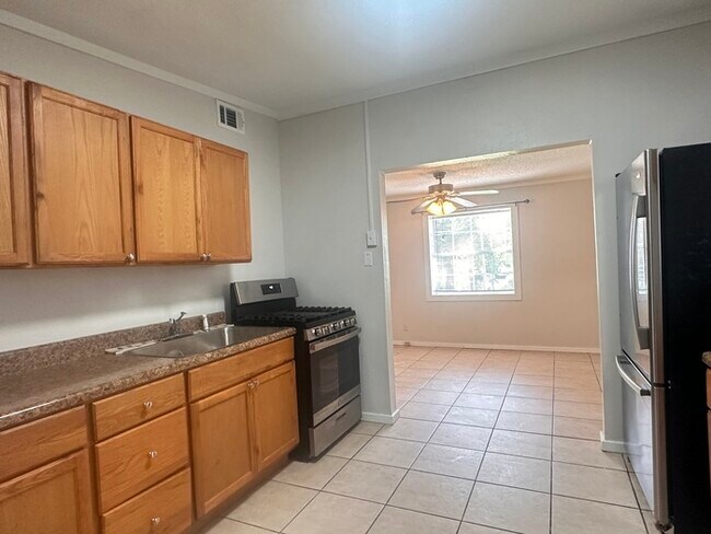 Building Photo - 2/1 Energy Efficient Cottage in Cantonment