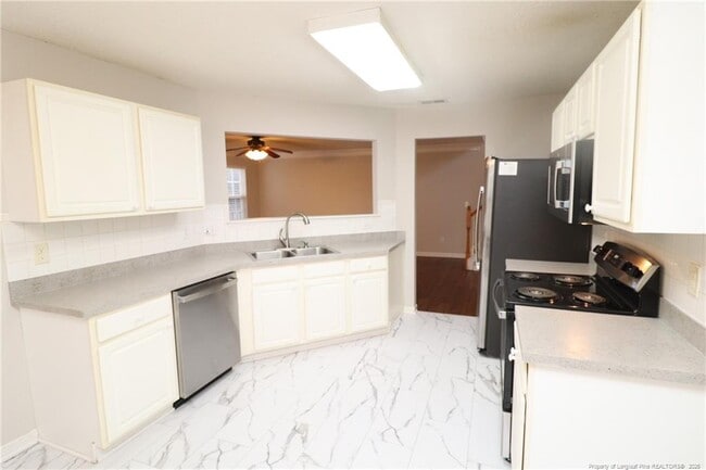 Building Photo - 100 Beverstone Dr