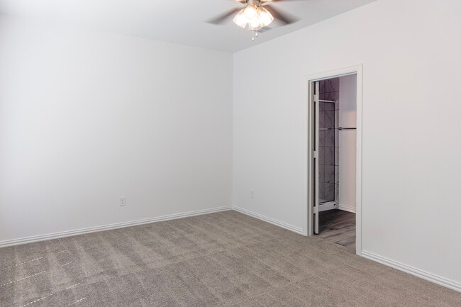 Building Photo - 2913 Aiden Ln