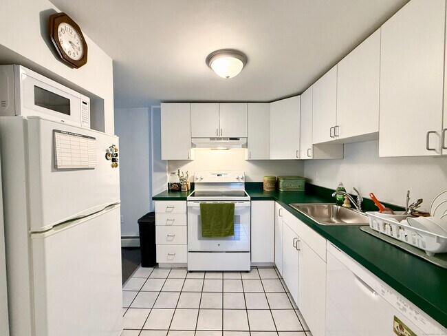 Building Photo - 139 Bradley St
