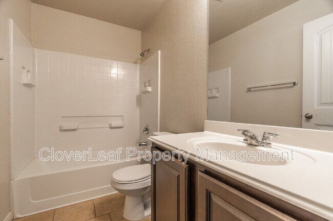 Building Photo - 5167 Top Ridge Ln
